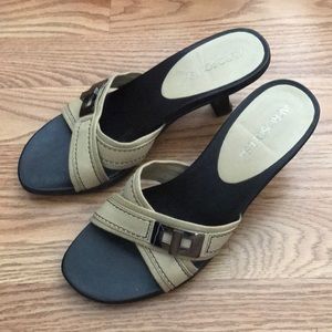 Aerosoles heel sandals!